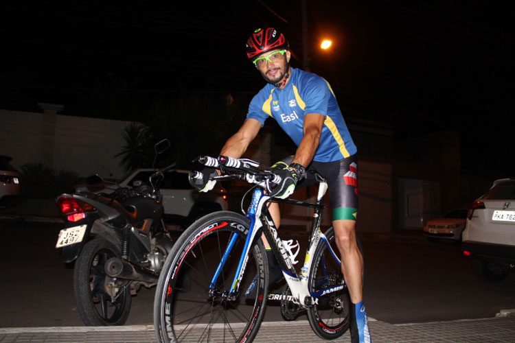 Atual campeão baiano de ciclismo, brumadense Muringa treina forte em busca da liderança na competição