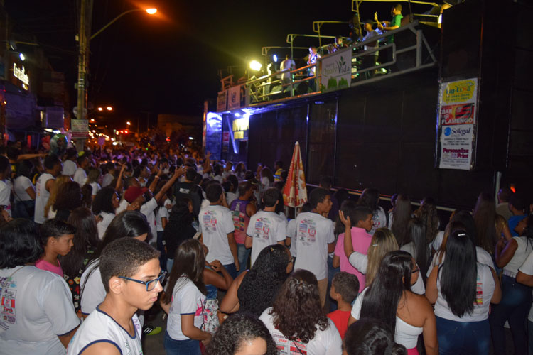 Evangélicos oram pela paz e segurança durante Caminhada Para Jesus em Brumado