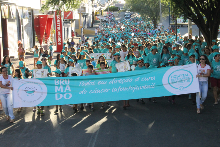Brumadenses participam de caminhada em apoio à Caase e ao Hospital do Câncer em Barretos