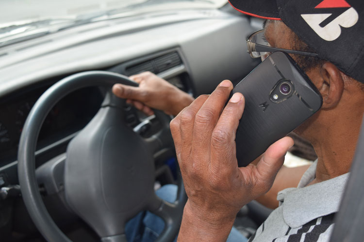 Celular ao volante e não uso do cinto de segurança são as principais infrações no trânsito de Brumado