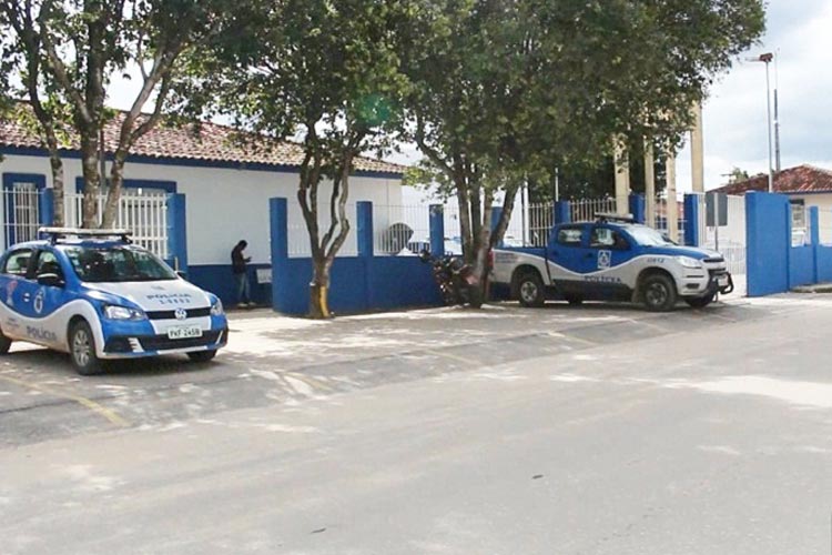 Homem é preso suspeito de agredir filha de 12 anos com soco no rosto no sul da Bahia
