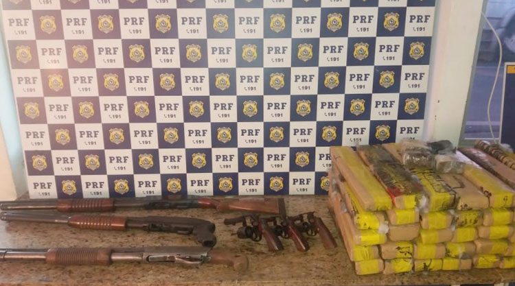 Homem e mulher são presos pela PRF em Vitória da Conquista com armas e 40 kg de drogas