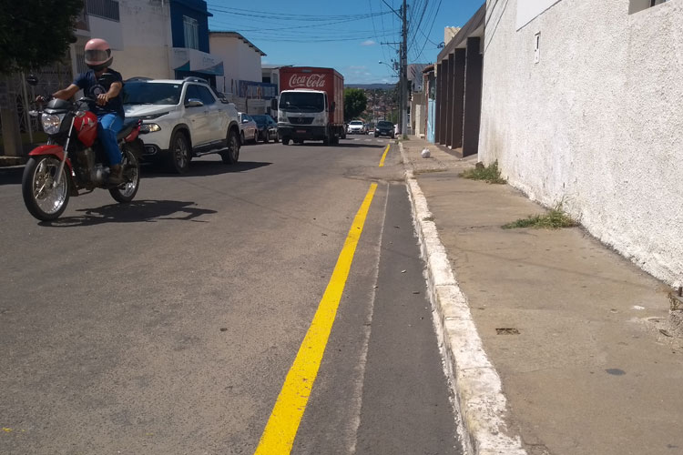 Brumado: Faixa amarela sem placa de sinalização vertical não legaliza proibição de estacionamento