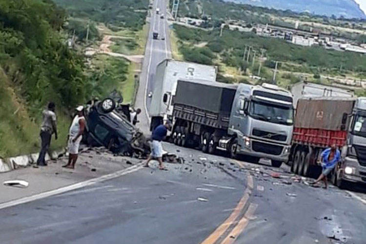 Milagres: Acidente envolvendo quatro veículos deixa um morto e um ferido na BR-116