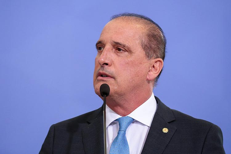 Ministro Onyx Lorenzoni anuncia que está com o novo coronavírus