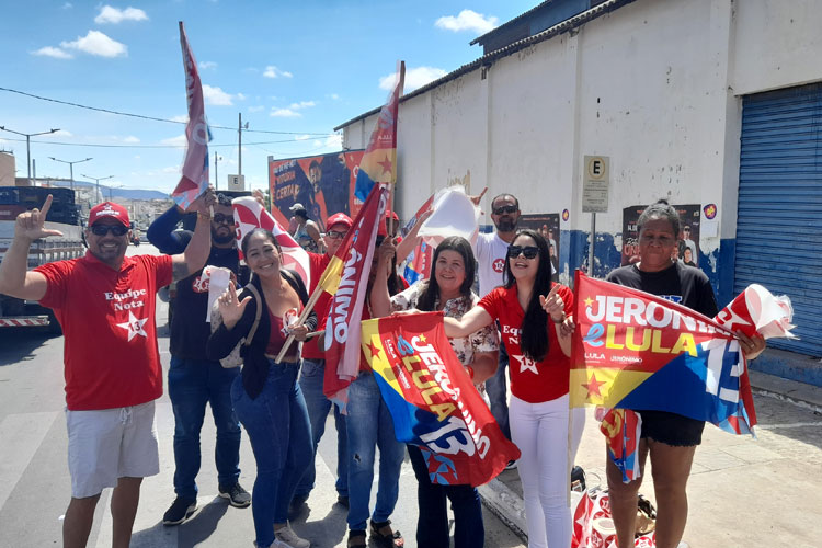 Eleições 2022: PT promove adesivaço em Brumado confiante nas vitórias de Jerônimo e Lula
