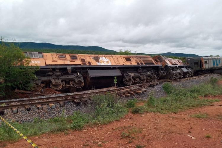 Locomotiva tomba em trecho entre as cidades de Brumado e Tanhaçu