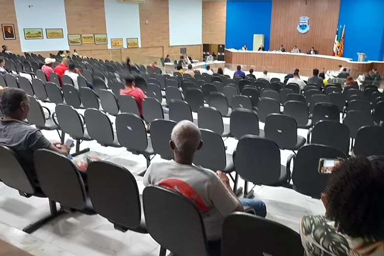 Brumado: Câmara aprova reajuste de 10,78% aos servidores e 5,78% para prefeito e secretários