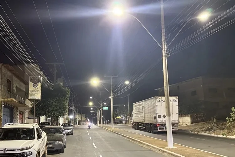 Prefeito homologa licitação para modernizar iluminação no município de Brumado
