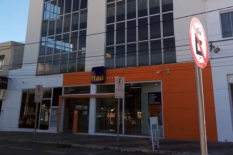 Sindicato provoca prefeitura e câmara a unir forças pela permanência do Itaú em Brumado