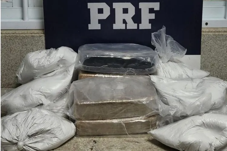 Durante fiscalização a um ônibus, PRF localiza 5kg de cocaína em Vitória da Conquista