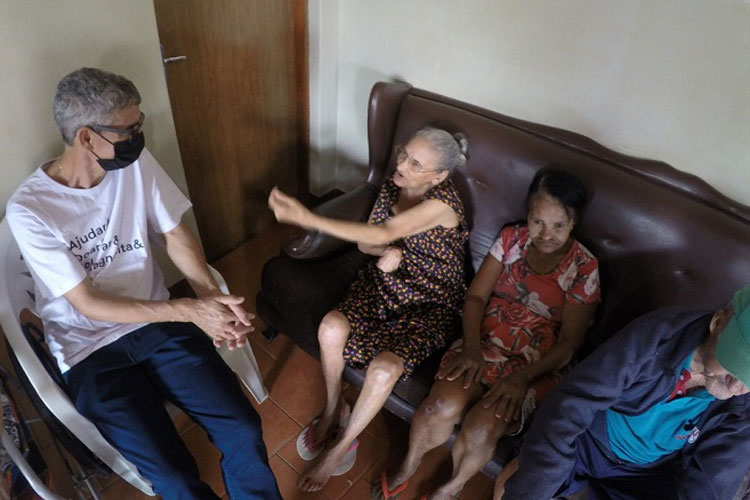 Brumado: Voluntários promovem dia de solidariedade e diversão para idosos no Lar do Ancião