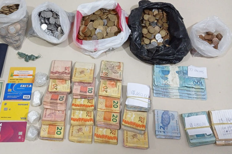 Guanambi: PM apreende cocaína, notas falsas e grande quantidade em dinheiro