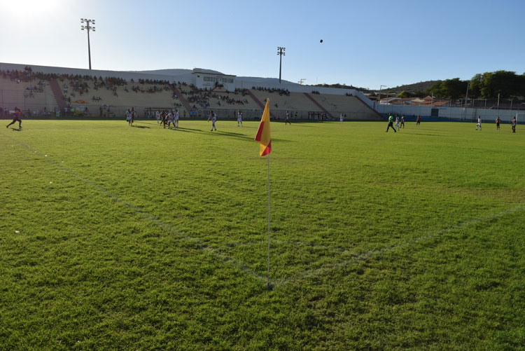 Feirense e Califórnia aplicam goleadas no fechamento de chave do brumadense de futebol