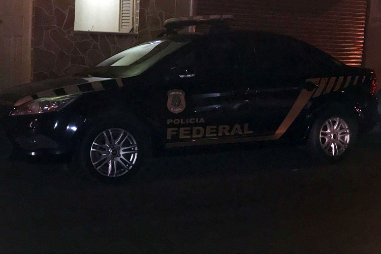 Viaturas da Polícia Federal são flagradas na madrugada desta quarta-feira (05) em Brumado