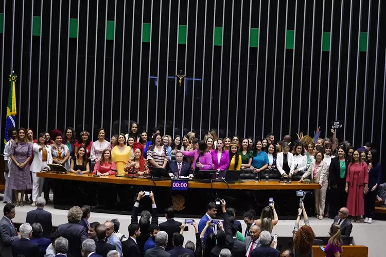 Câmara dos Deputados aprova pensão a filhos de vítima de feminicídio