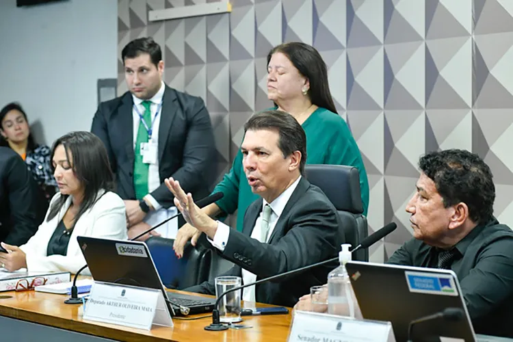 CPI Mista do 8 de Janeiro aprova convocação de 35 pessoas, a maioria ligadas a Jair Bolsonaro
