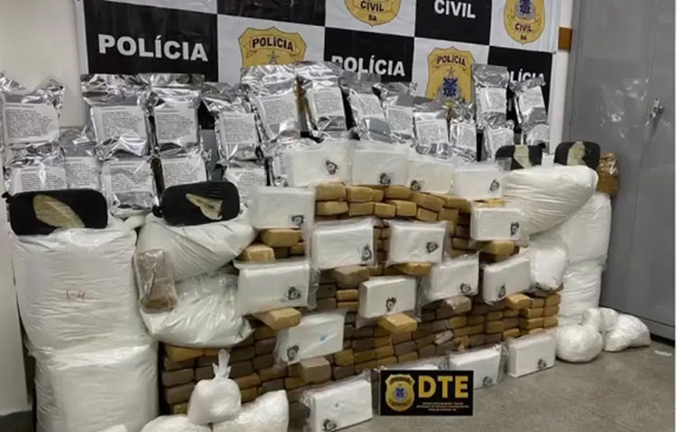 Feira de Santana: Polícia Civil encontra 450 kg de drogas em caminhão