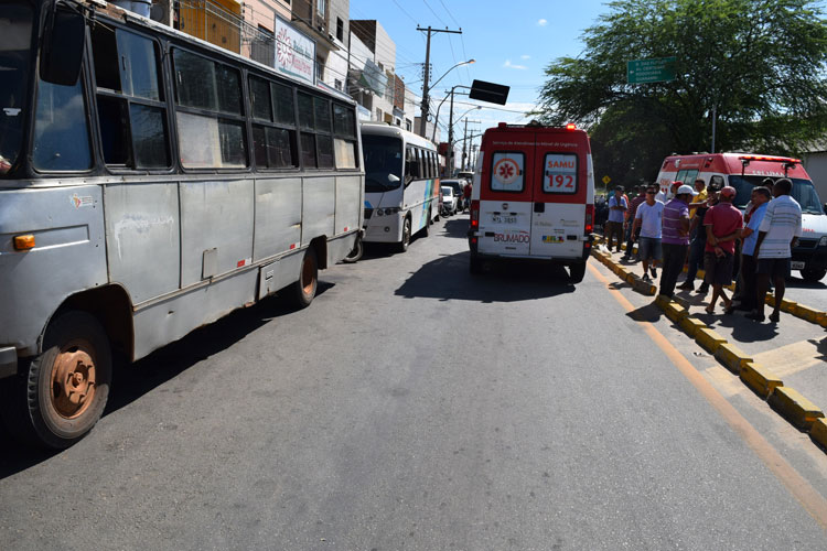 Brumado: Estacionamento após semáforo é visto como complicador na Avenida Centenário