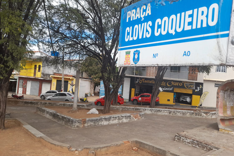 Brumado: 'Reforma da Praça Clóvis Coqueiro ficou só na promessa há 17 anos', diz morador