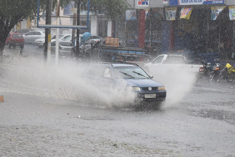 Instituto Nacional de Meteorologia faz alerta de chuva intensa em Brumado e região
