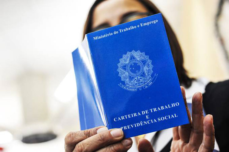 Após 3 anos negativos, Brasil cria 529 mil vagas formais em 2018