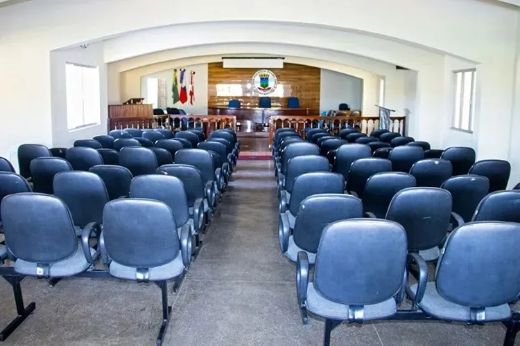 Sessão da Câmara de Macaúbas é adiada de novo devido à manutenção na rede elétrica