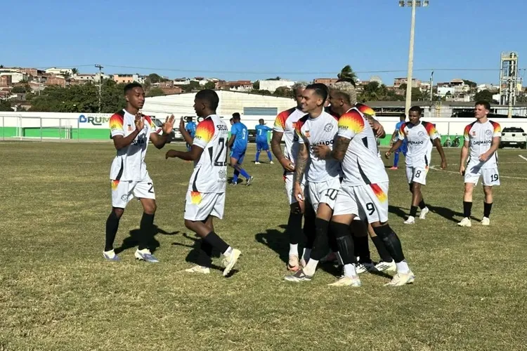 Brumado vence Luís Eduardo Magalhães e avança no Intermunicipal 2025