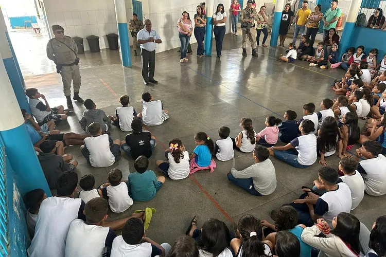 24º BPM promove ação na Escola Municipal Ana Rodriga Teixeira em Brumado