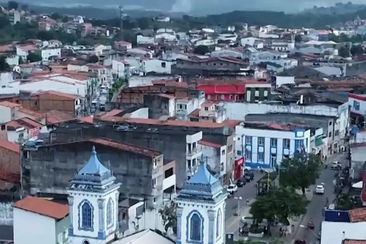 Santo Amaro: Mulher morre após ser esfaqueada e ficado com faca cravada no pescoço