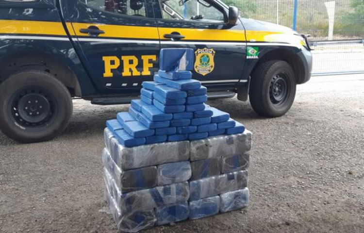 PRF apreende 225 kg de cloridrato de cocaína avaliados em R$ 34 milhões em Jaguaquara
