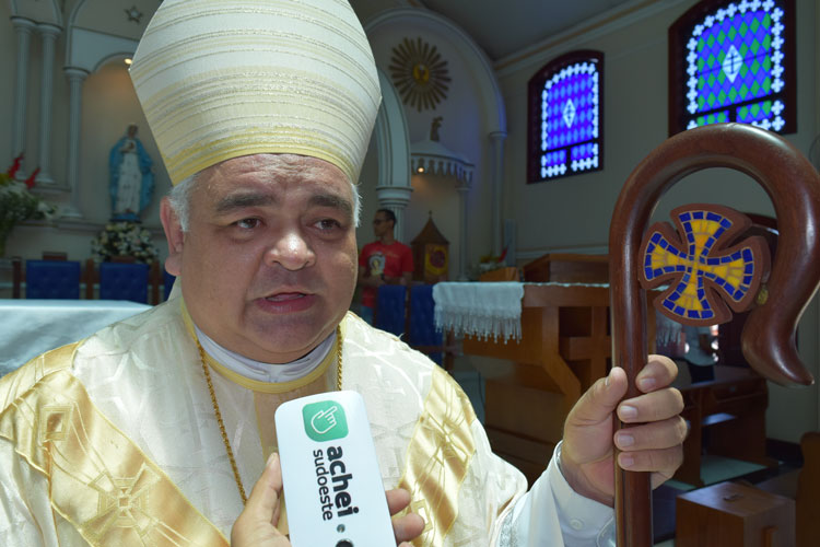 Bispo se posiciona contrário à ideologia de gênero e classifica como caduca a política no Brasil