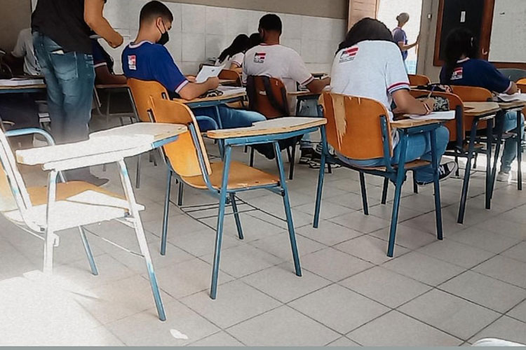 Brumado: Estudante denuncia carteiras inadequadas no Colégio Estadual Getúlio Vargas