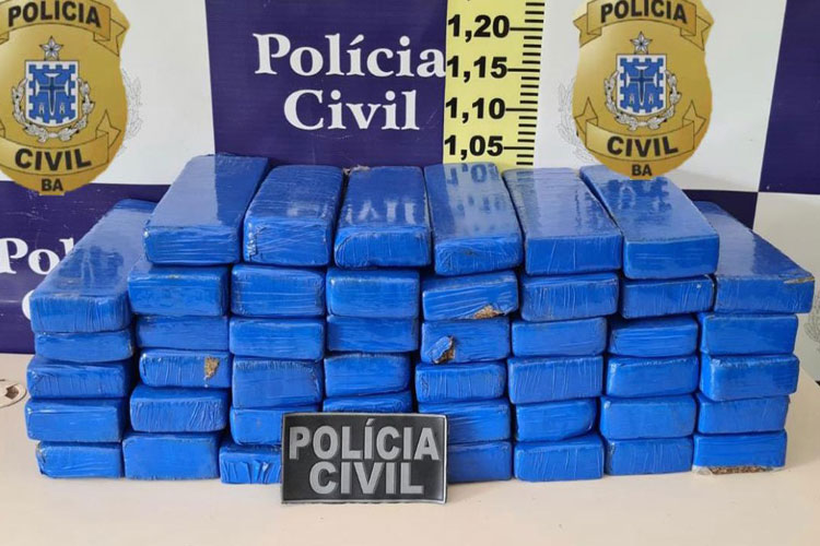 Feira de Santana: Homem é preso após ser flagrado com 46 tabletes de maconha em ônibus