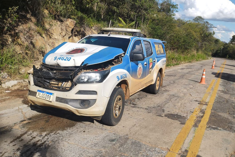 Rio de Contas/BA: Engavetamento envolve viatura da polícia militar e veículo da Sesab na BA-148
