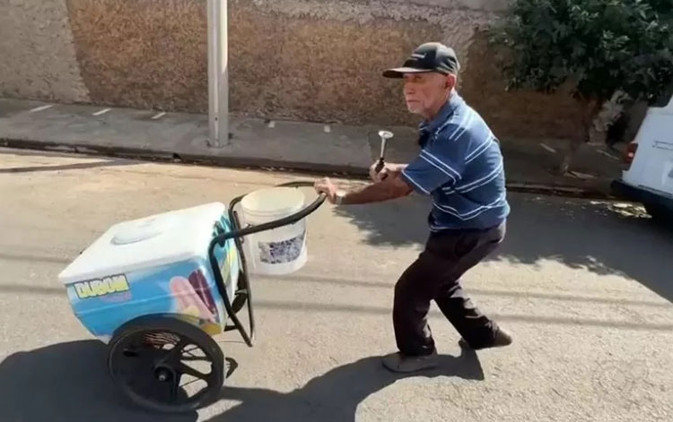 Com mobilidade reduzida, idoso caminha 10 km para vender sorvetes