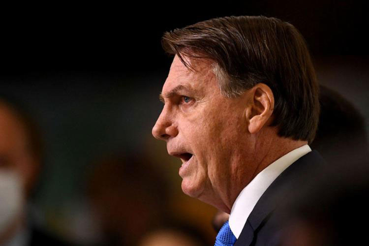 'Irracionais e irresponsáveis', diz Bolsonaro sobre medidas de restrição