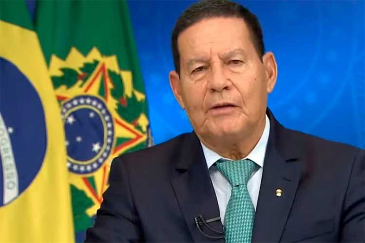 Hamilton Mourão critica prisões de bolsonaristas e chama governo Lula de 'amador'