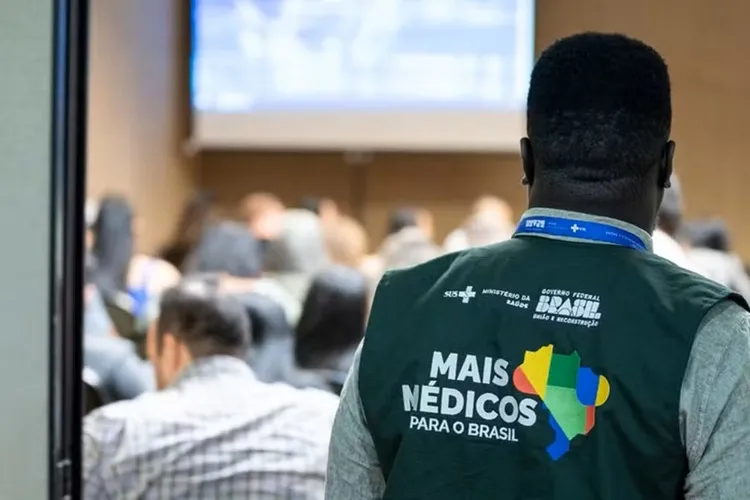 Mais Médicos reduz participação de cubanos e prioriza brasileiros
