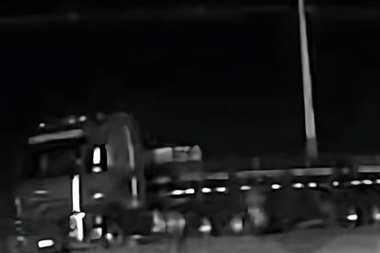 Caminhoneiro é vítima de assalto à mão armada na BR-030 em Brumado