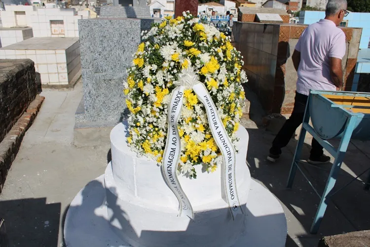 Brumado: Prefeito entrega Cemitério Senhor do Bonfim requalificado e emociona populares