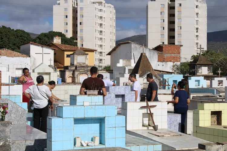 Brumado: Prefeito entrega Cemitério Senhor do Bonfim requalificado e emociona populares