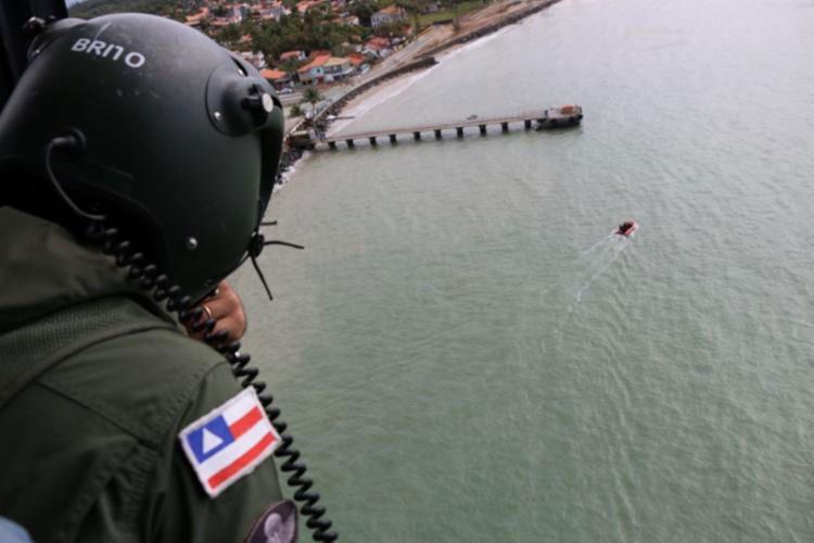 Tragédia em Mar Grande: Busca por desaparecidos em naufrágio é retomada na manhã deste domingo