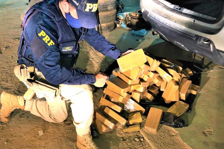 Caetité: PRF apreende 89 kg de pasta base de cocaína na BR-030