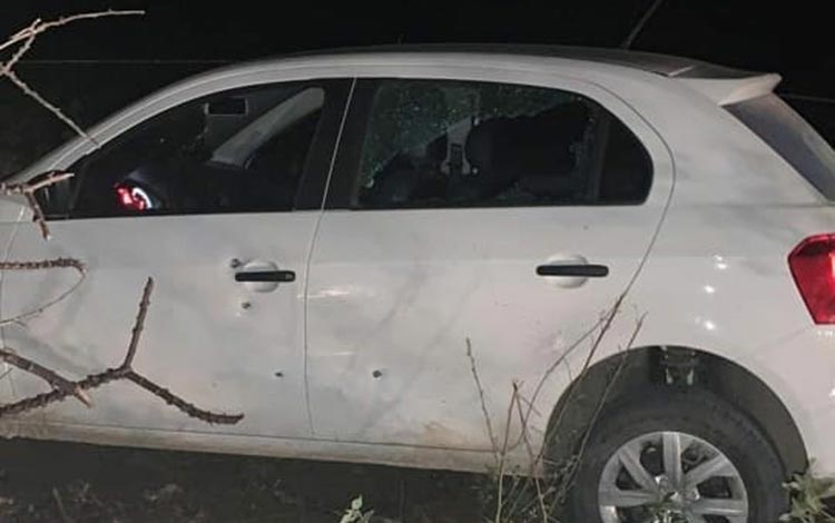 Candidato a prefeito de Ponto Novo tem carro atingido por tiros
