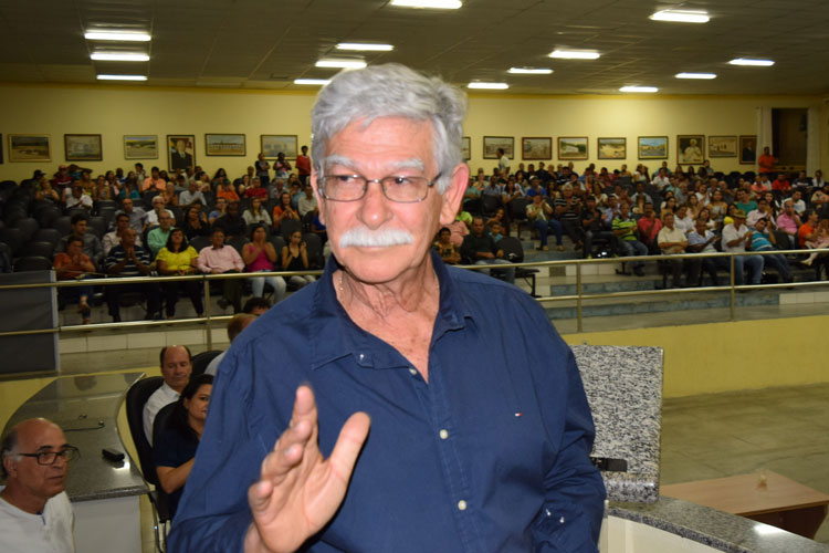 Brumado: Eduardo Vasconcelos faz pronunciamento tranquilizando a população quanto à cassação de seu mandato