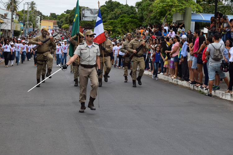 Brumadenses prestigiaram o desfile cívico da independência