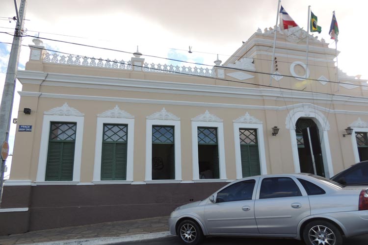 Vitória da Conquista mantém comércio, shopping e restaurantes fechados