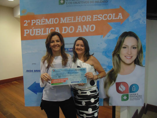 Brumado: CMEAS recebe prêmio de Melhor Escola Pública do Ano 2014