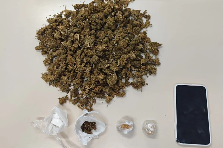 Suspeito é preso por tráfico de drogas após perseguição policial em Guanambi